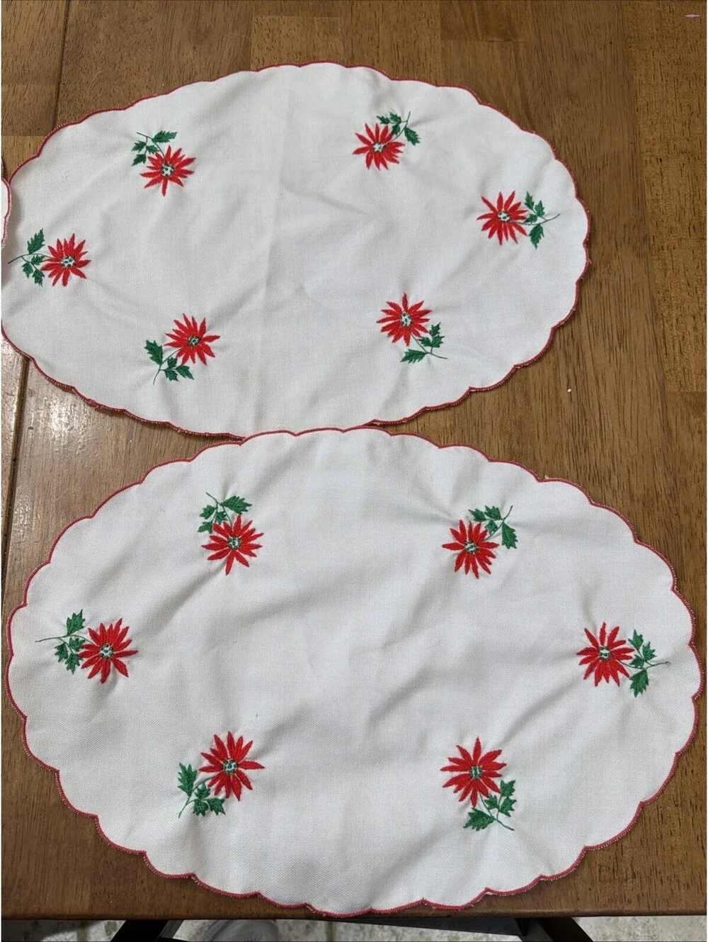 VTG Christmas Cloth Placemats Red Poinsettia Embroidered Retro Kitchen Set 6